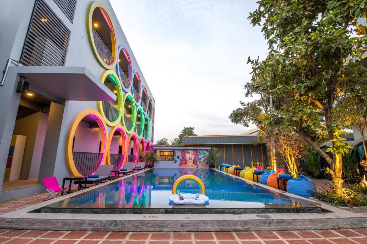 White Rabbit Hostel Siem Reap Eksteriør billede