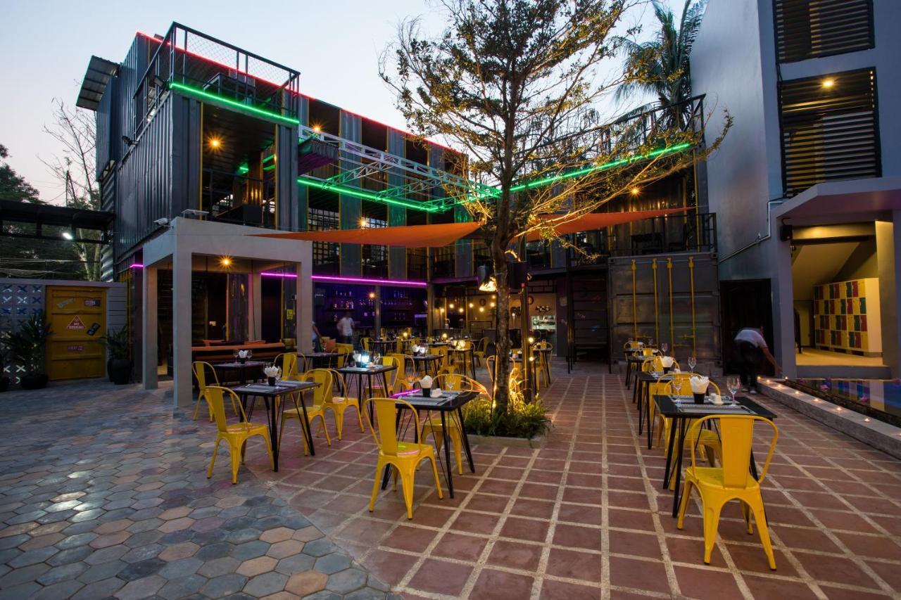 White Rabbit Hostel Siem Reap Eksteriør billede